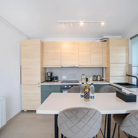 Modern Coresi - Free Private Parking *