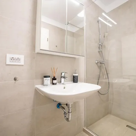 Modern Coresi - Free Private Parking 브라쇼브