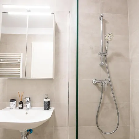 아파트 Modern Coresi - Free Private Parking *