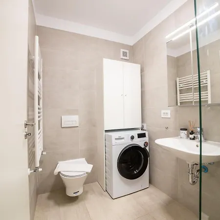 Modern Coresi - Free Private Parking Lejlighed *