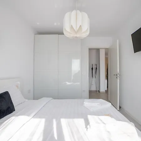 Lejlighed Modern Coresi - Free Private Parking *