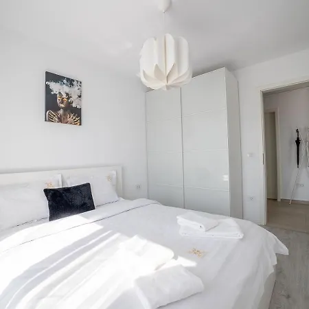 Modern Coresi - Free Private Parking Lejlighed *