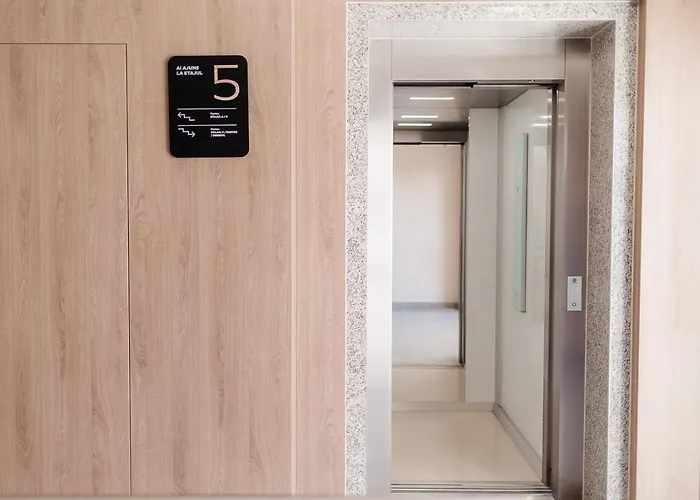 Modern Coresi - Free Private Parking *