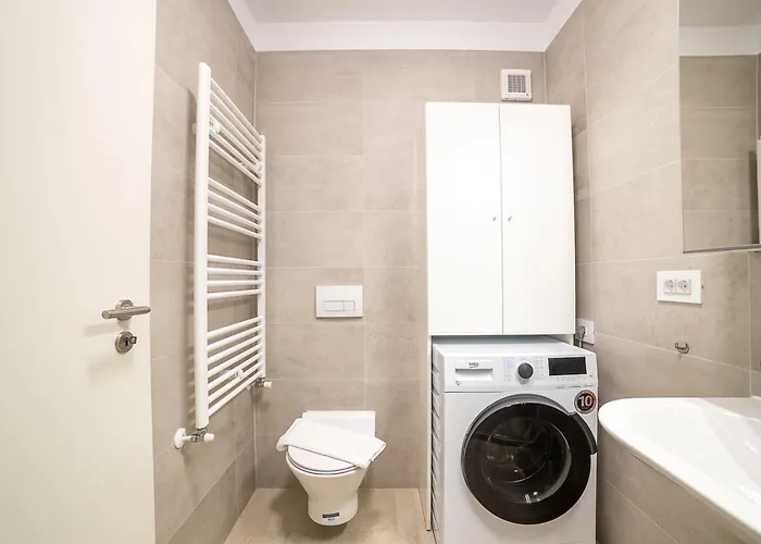 Modern Coresi - Free Private Parking Apartman *