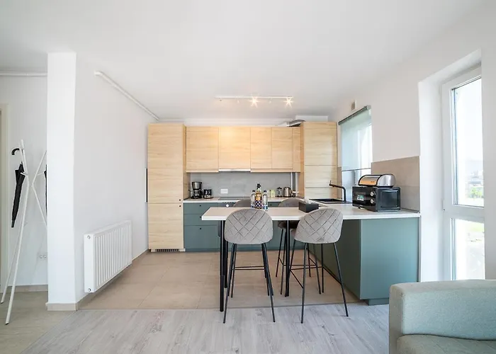 Apartman Modern Coresi - Free Private Parking *