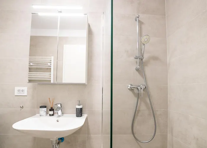 Apartman Modern Coresi - Free Private Parking *