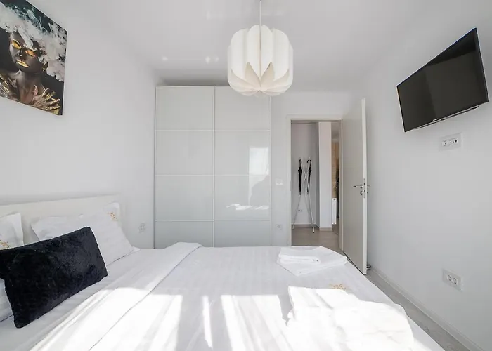 Apartman Modern Coresi - Free Private Parking *