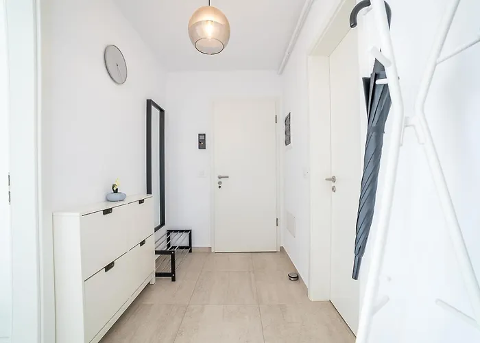 Modern Coresi - Free Private Parking Apartman